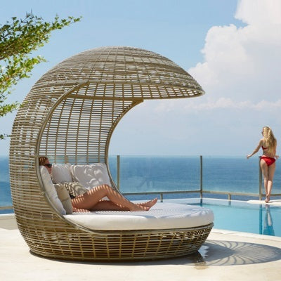 Outdoor Rattan Daybed Sofa – Waterproof Nest-Style Patio Furniture for Hotel, Terrace & Garden Use