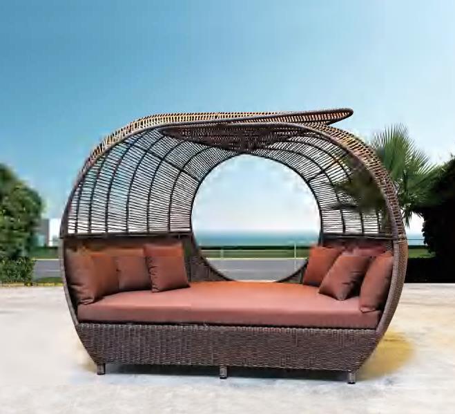 Outdoor Rattan Daybed Sofa – Waterproof Nest-Style Patio Furniture for Hotel, Terrace & Garden Use