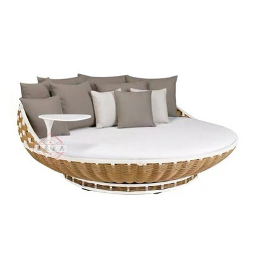 Outdoor Wicker Round Lounger – Sun-Resistant Patio Nest Bed for Balcony, Garden, Poolside & Beach Resorts