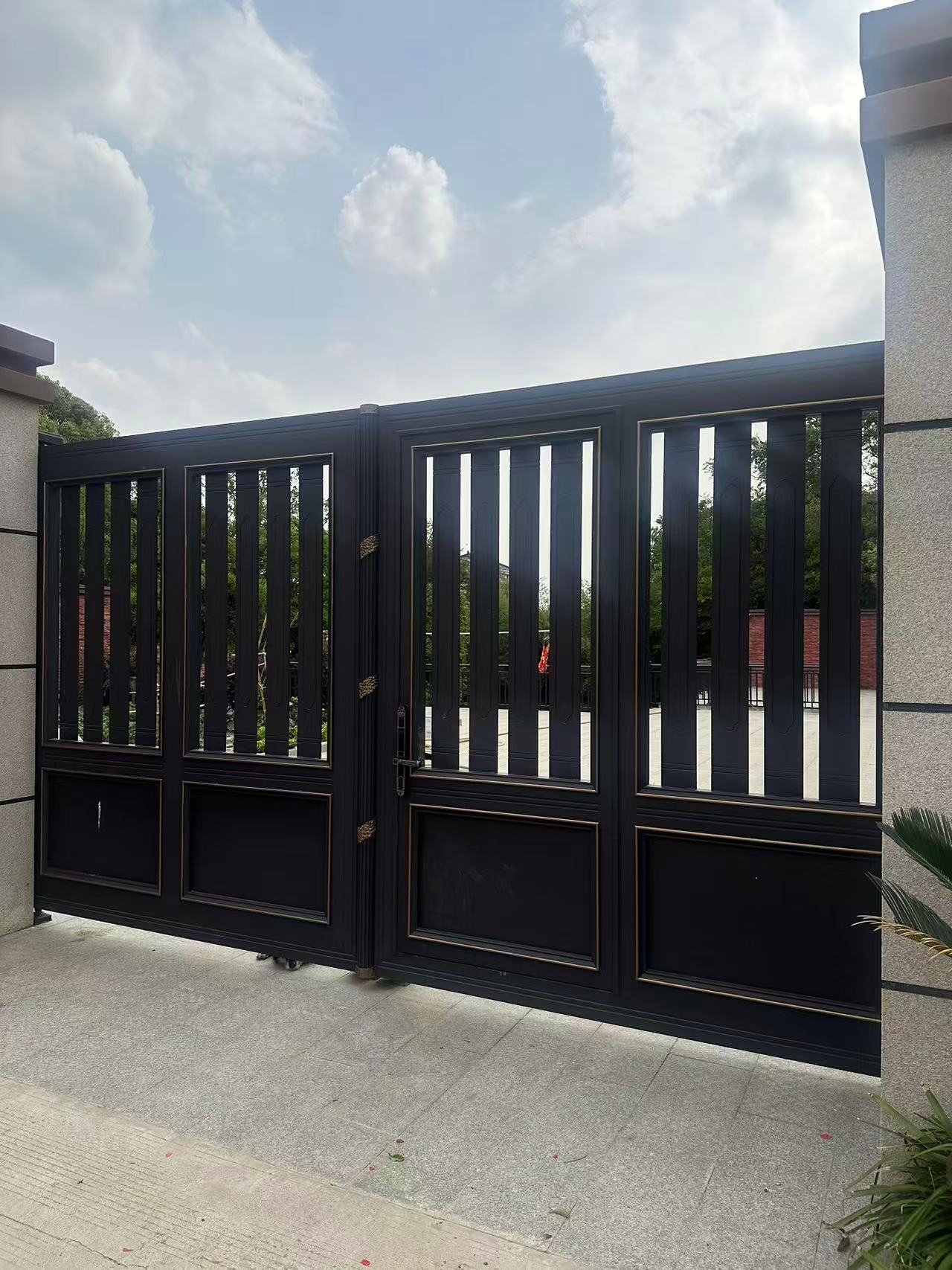 Aluminum Courtyard Gate – Double Swing or Sliding Electric Villa Entrance Gate for Garden & Private Homes