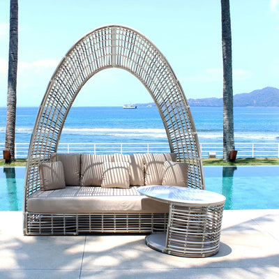 Outdoor Rattan Daybed Sofa – Waterproof Nest-Style Patio Furniture for Hotel, Terrace & Garden Use